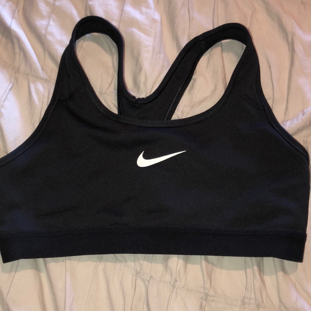 Black nike sports bra